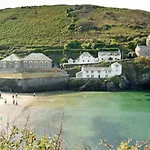 Moll'S Yard