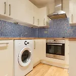 Stunning 2 Bed Near Haymarket With Pool