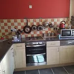 Spacious Arty Apartment