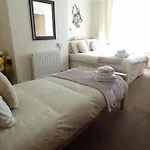 The Grosvenor View - Guest House