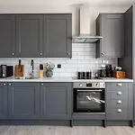Shades Of Grey - 2 Bed Apartment