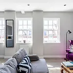 Shades Of Grey - 2 Bed Apartment