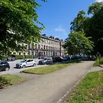Colonial Victorian Apartment, Fab Central Location