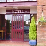 Horse And Groom Hotel