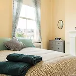 Classic Victorian House Sleeps 8 In East Brighton