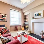 Joivy Famous St Mary'S Street Old Town Apartment