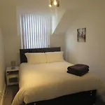 No 6 At 19 Ivanhoe - Large 2 Bed Near Sefton Park And Lark Lane