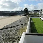 Strandways Court 9