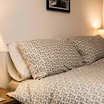 Gunwharf Quays Luxurious Duplex Apartment Grade II Listed