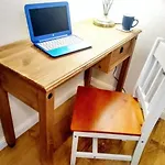 2 Bedroom Flat Near Holyrood Park Sleeps 4