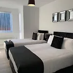 Air Host And Stay - Apartment 7 Barall Court - Sleeps 6 Minutes From Lfc Free Parking