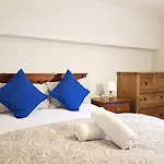 The Cumberland Townhouse Apartment