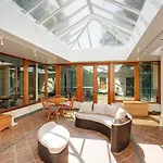 Singleton Manor