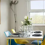 Salisbury Street Apartment