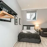 Host Apartments - Cavern Quarter Penthouse