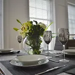 Apartment 2 Hamilton Square