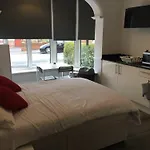 Diamond - Southbourne Grove Villa Apartment 2
