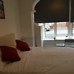 Diamond - Southbourne Grove Villa Apartment 2