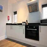 Diamond - Southbourne Grove Villa Apartment 1