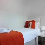 Diamond - Southbourne Grove Villa Apartment 5