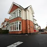 Diamond - Southbourne Grove Villa Apartment 5
