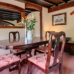 Holiday Cottages And North Star Apartment