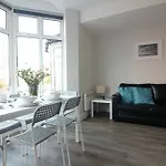 Diamond - Southbourne Grove Villa Apartment 6