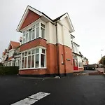 Diamond - Southbourne Grove Villa Apartment 6