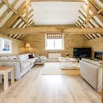 Merry Hill Barn