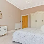 2 Bedroom Penthouse Apartment Sleeps 4