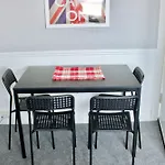 2 Bedroom Edinburgh Apartment