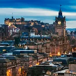 2 Bedroom Edinburgh Apartment