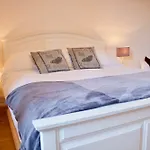 1 Bedroom Flat In Dalry Area