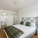 Spacious Flat In Stockbridge