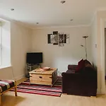 Lovely Mews Apartment In Circus Lane Near Car Park