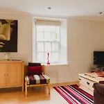 Lovely Mews Apartment In Circus Lane Near Car Park