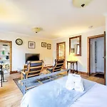 Joivy Royal Mile Apartment In Prime Location