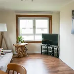 Newly Refurbished Flat Free Parking Wifi