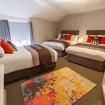 ★ Funky Beatles Themed Flat ★ Penny Lane ★ Parking