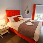 ★ Funky Beatles Themed Flat ★ Penny Lane ★ Parking