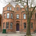 Holiday Rentals Ni - The Avenue Five