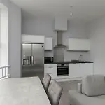 Holiday Rentals Ni - The Avenue Five