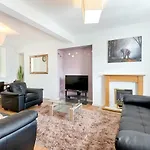 Free Parking, Spacious Living Room, Garden