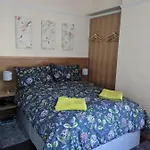 Apt 4, 16 College Gardens