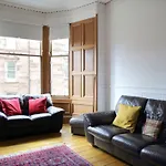 Comiston Road - Welcoming 2 Bedroom Apartment-Close To City Centre