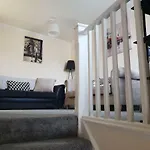 Flat 2 94A Gladstone Road East