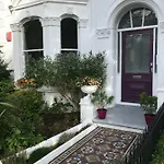 Victorian Apartment 5 Mins From The Sea