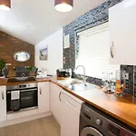 Mae'S Lodge