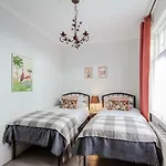 Ship Bungalow