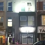 Hotel 33